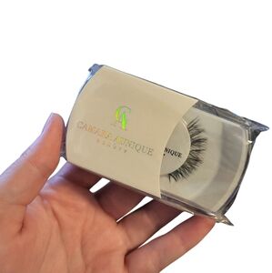 Camara Aunique Mary Lash